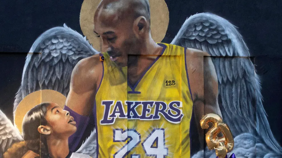 Mural en memoria de Kobe Bryant, en Los Angeles.
