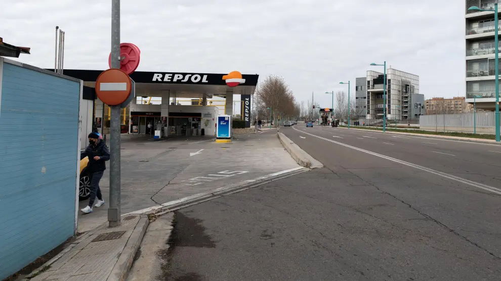 El atropello se produjo el 27 de febrero de 2022 junto a esta gasolinera de Zaragoza.
