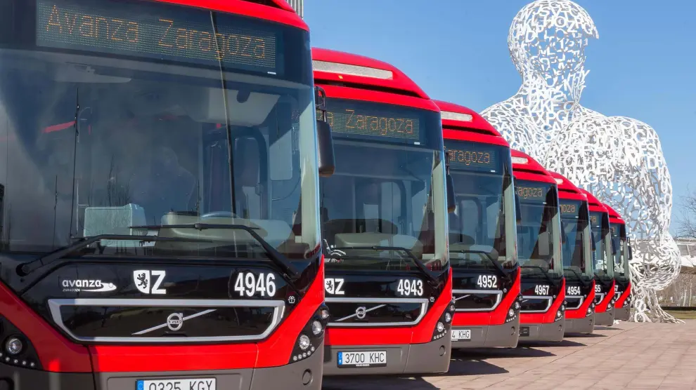 Autobuses híbridos de avanza que circulan por Zaragoza.