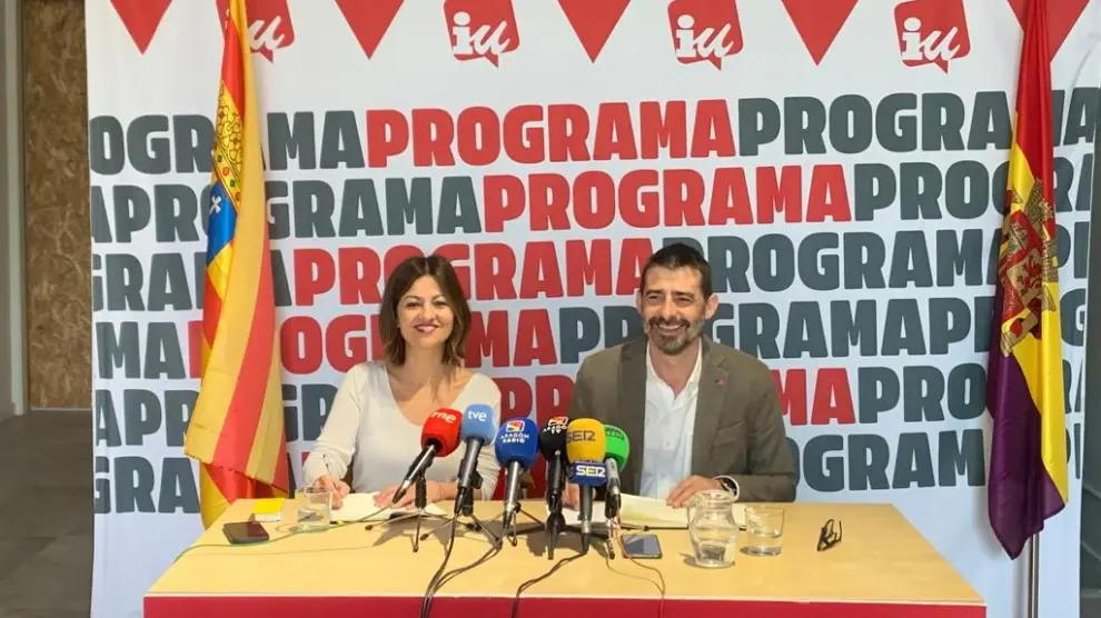 Sira Rego y Álvaro Sanz, este lunes, en la rueda de prensa para explicar su oposición a la unión de Astún y Formigal por Canal Roya.