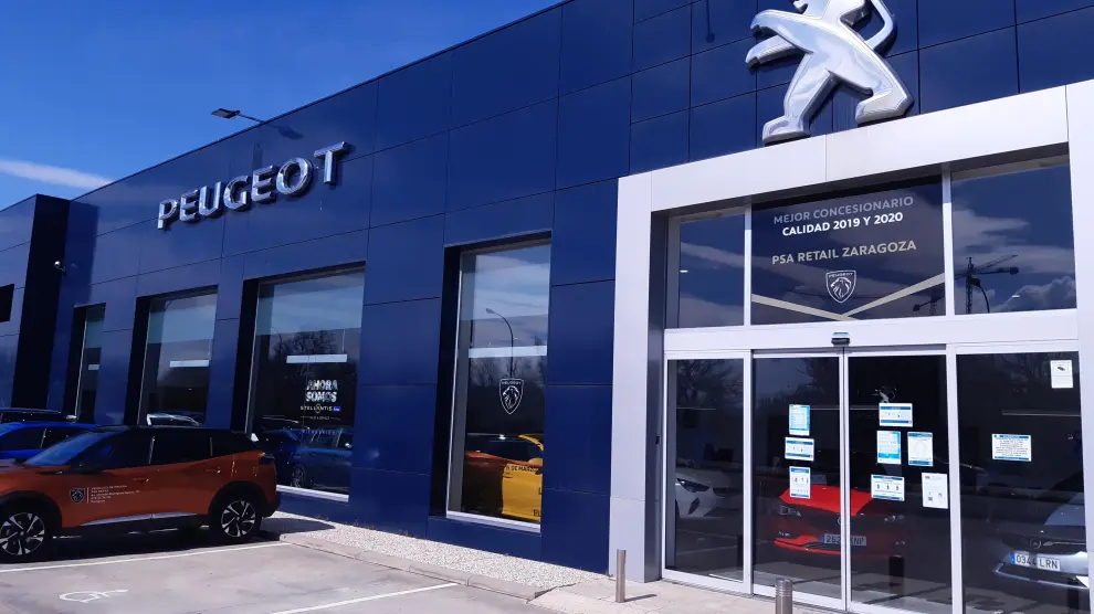 Stellantis & You Zaragoza, concesionario oficial de Peugeot, en la carretera de Madrid.