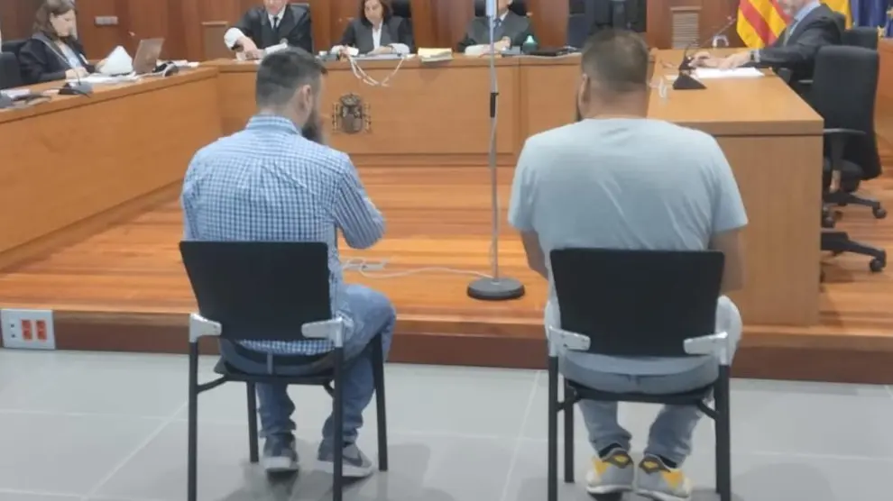 Los dos acusados, durante el juicio celebrado en la Audiencia de Zaragoza.