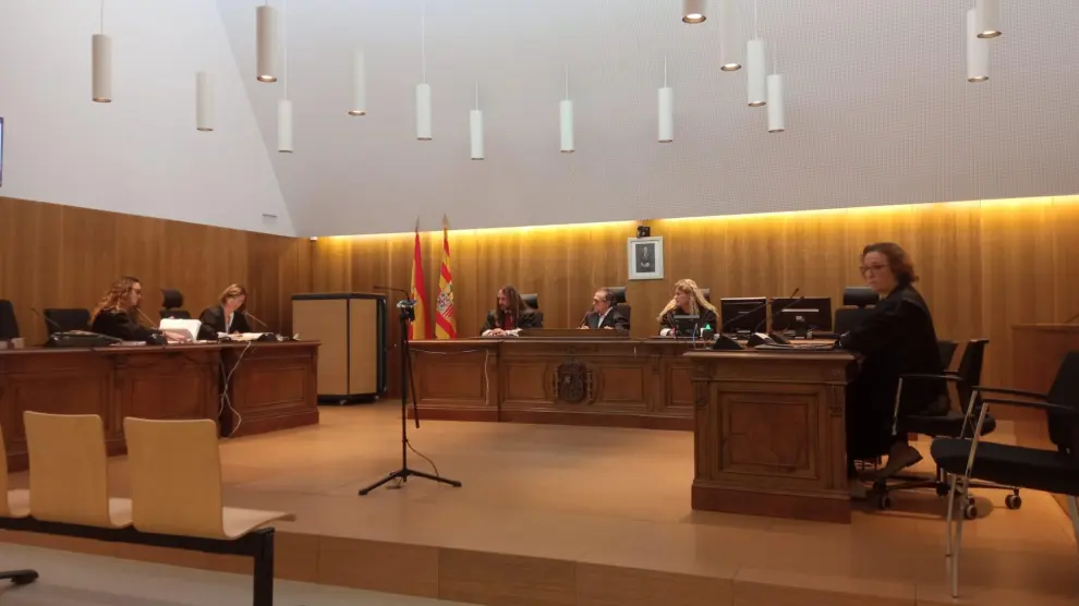 Imagen de la vista de la Audiencia Provincial de Huesca en la que se ha decidido suspender el juicio por la incomparecencia del acusado.