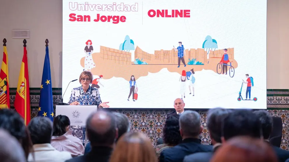 La rectora de la Universidad San Jorge, Berta Sáez, y el director general del Grupo San Valero, César Romero, duranta la presentación de la nueva oferta 'online'