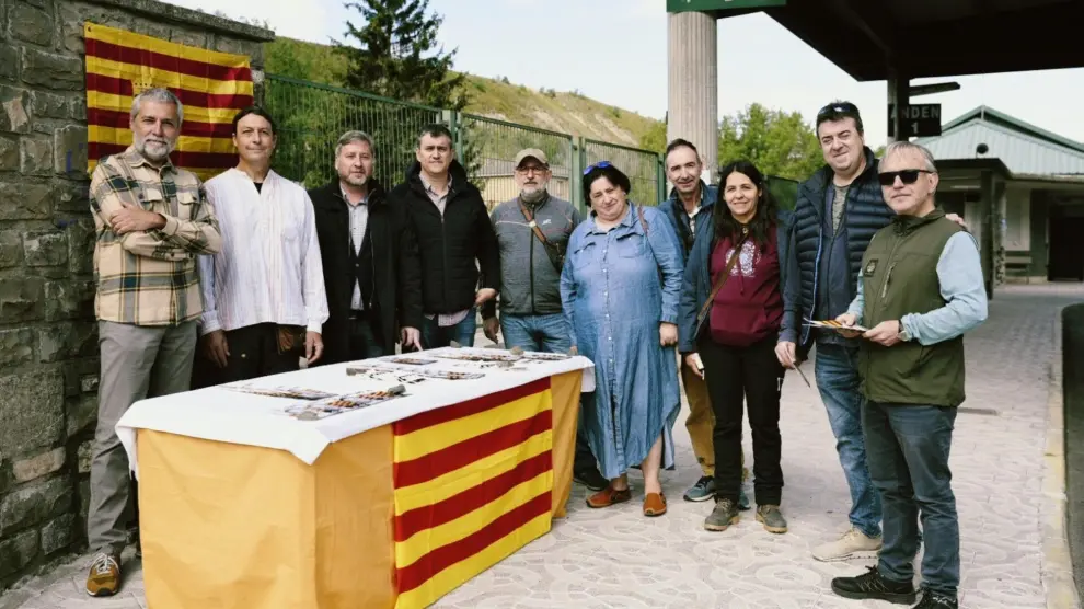 El candidato de CHA a la Presidencia del Gobierno de Aragón, José Luis Soro, con otros candidatos de Chunta.