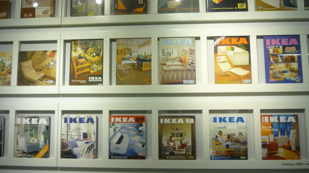 Portadas de antiguos catálogos de Ikea.