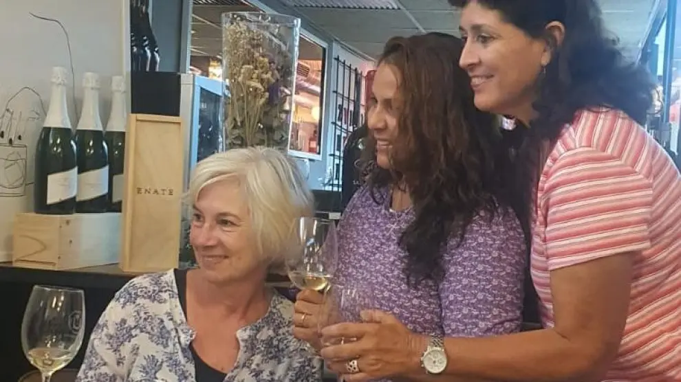 Las visitantes americas Pili Nelson, Josefina Alavés y Rosa Mujica, de izquierda a derecha.