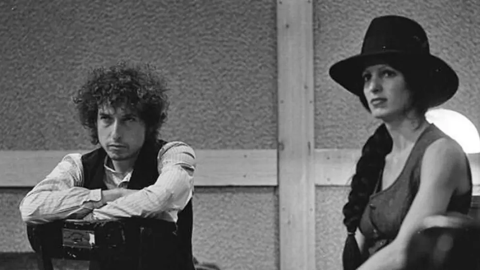 Bob Dylan y Scarlet Rivera, en los 70.