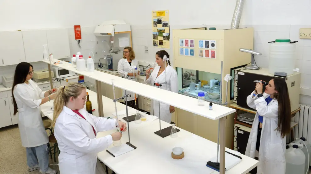 Prácticas en el laboratorio del IES Joaquín Costa