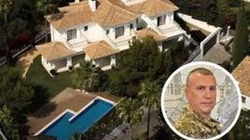 Villa en Marbella valorada en tres millones de euros comprada por Yevgeni Borisov (abajo a la izquierda), el mando uncraniano investigado por supuestamente aceptar sobornos para que hijos de familias acomodadas no entren en el Ejército.