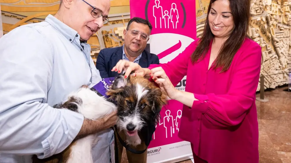 Kalibo entrega a la Fundación Canem la recaudación de la Andada Canina y Familiar de Zaragoza