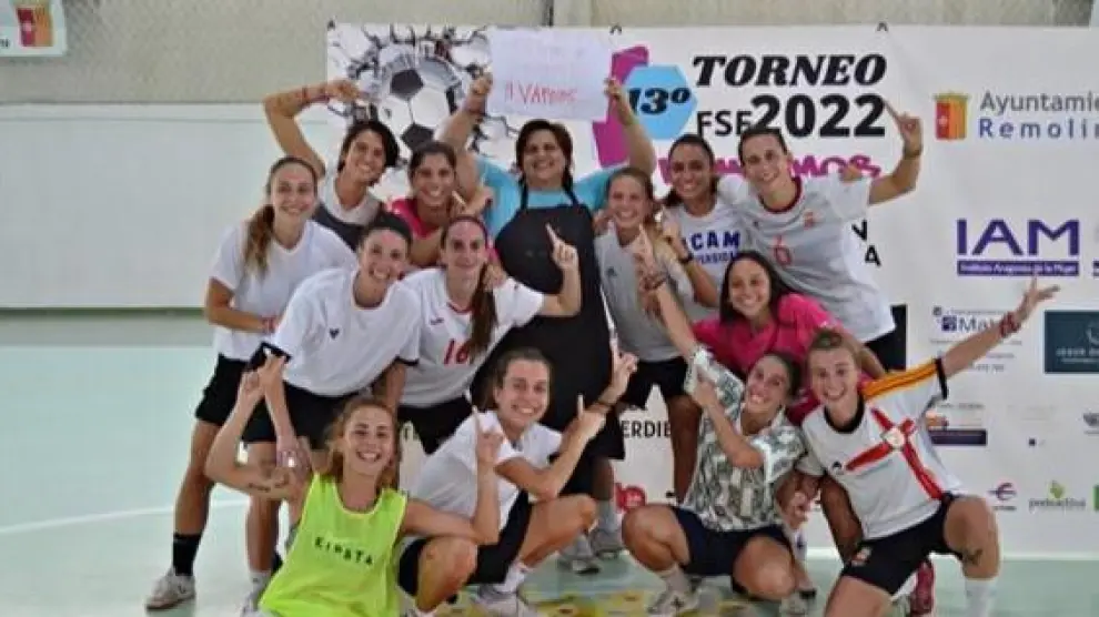 El equipo ‘Tienda de chuches’, ganador de la pasada edición del torneo de fútbol sala femenino.