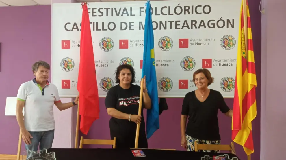 Antonio Turmo, Noemí Lanaspa y Teruca Moreno, en la presentación del XXIII Festival Folclórico Castillo de Montearagón de Huesca.