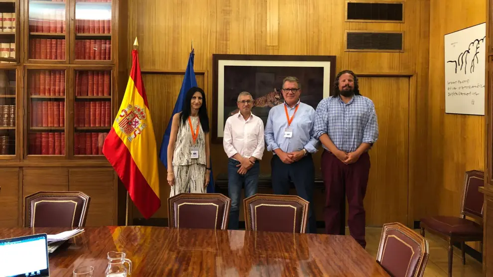 Belén Lopez, portavoz de Somos Mediterrania, junto al secretario de Estado de Costas, Hugo Morán, y sus compañeros Javier Cremades y Manuel López.