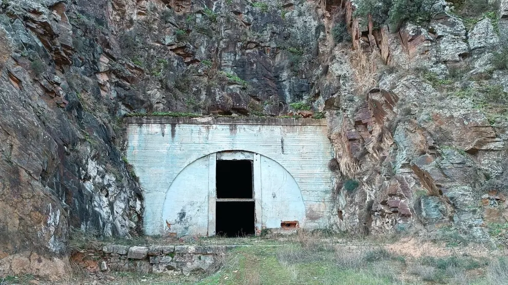 Polvorines de Campiel excavados en la Peña de la Mora, en Calatayud, donde se ubicará el proyecto de Ataraxial.