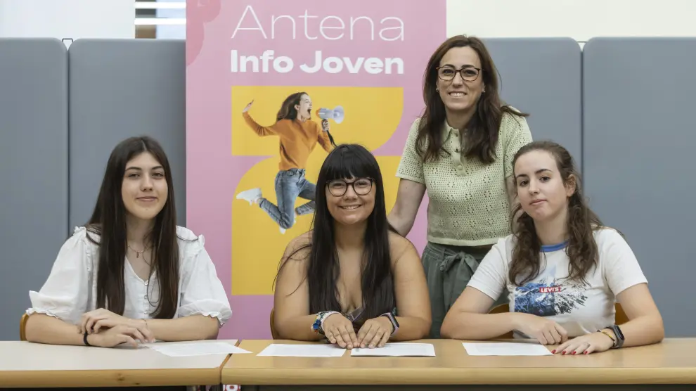 De izquierda a derecha, Irene Romera, Laura Cascán, Susana Urraza y Lidia Sanz este martes en Casa de los Morlanes en Zaragoza.
