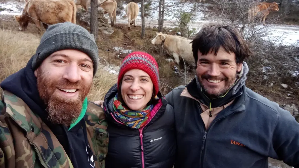 Los fundadores del proyecto ecológico y sostenible La Albarda: Miguel Paricio, Marta Barba y Antonio Monfort.