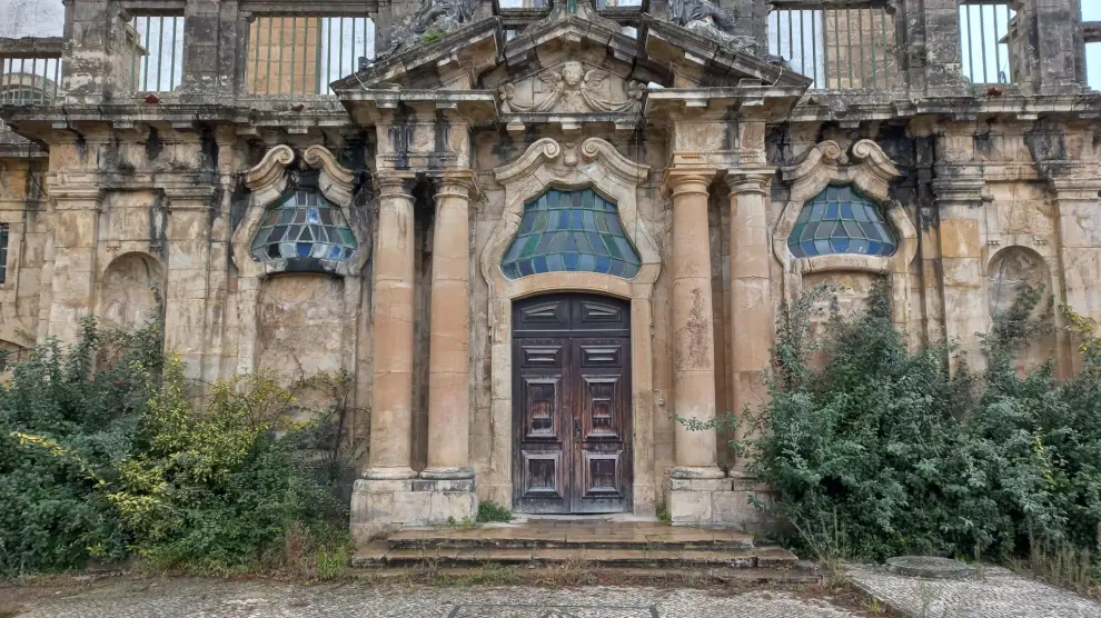 En Coimbra se encuentran los restos mortales de Santa Isabel de Portugal.