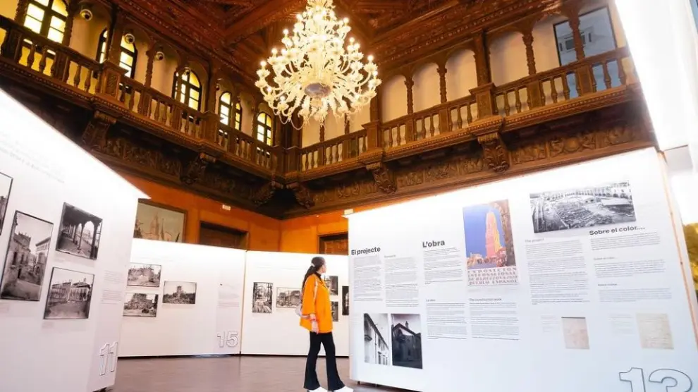 La exposición se puede ver en el propio Poble Espanyol, en la recreación del ayuntamiento de Valderrobres.