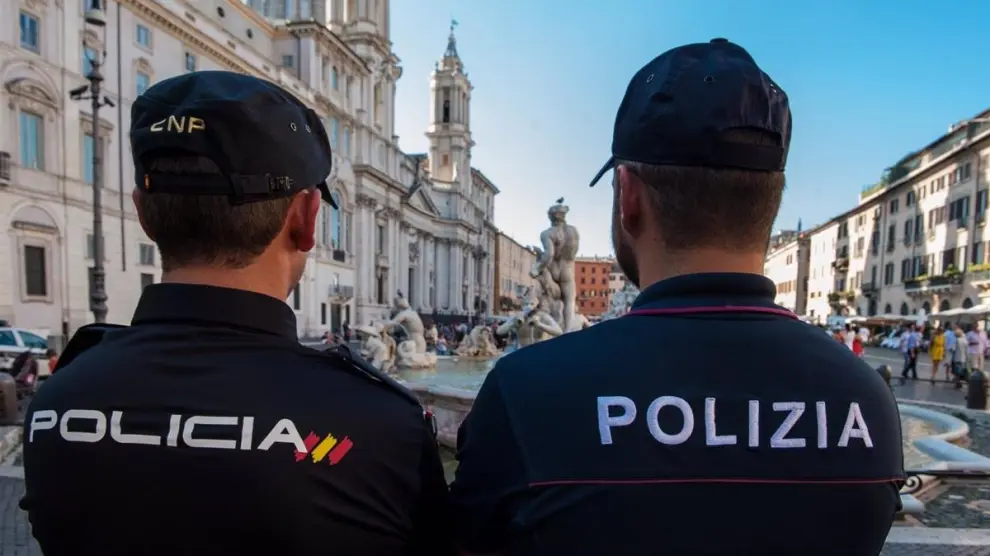 Policía española e italiana en una imagen de archivo.