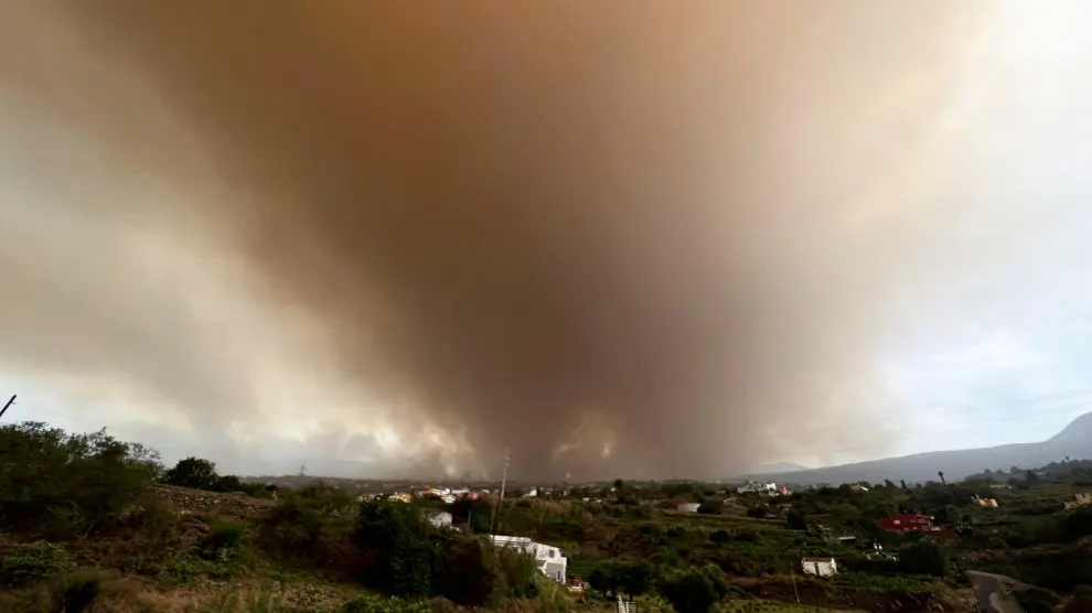 El incendio, en los alrededores de Benijos, en Tenerife.