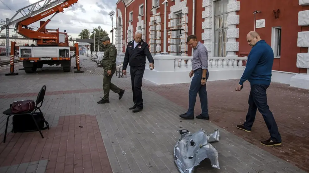 Daños producidos en la estación de Kursk, donde impactaron varios fragmentos de uno de los drones ucranianos.