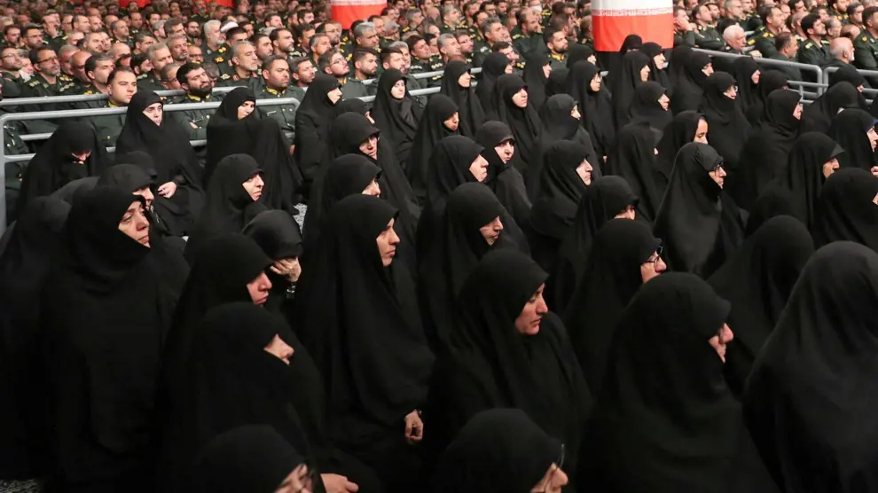 Mujeres iraníes con abaya.