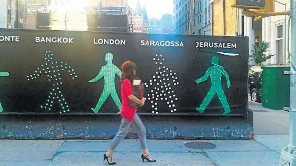 La lona de Nueva York, que muestra la diversidad de los semáforos.