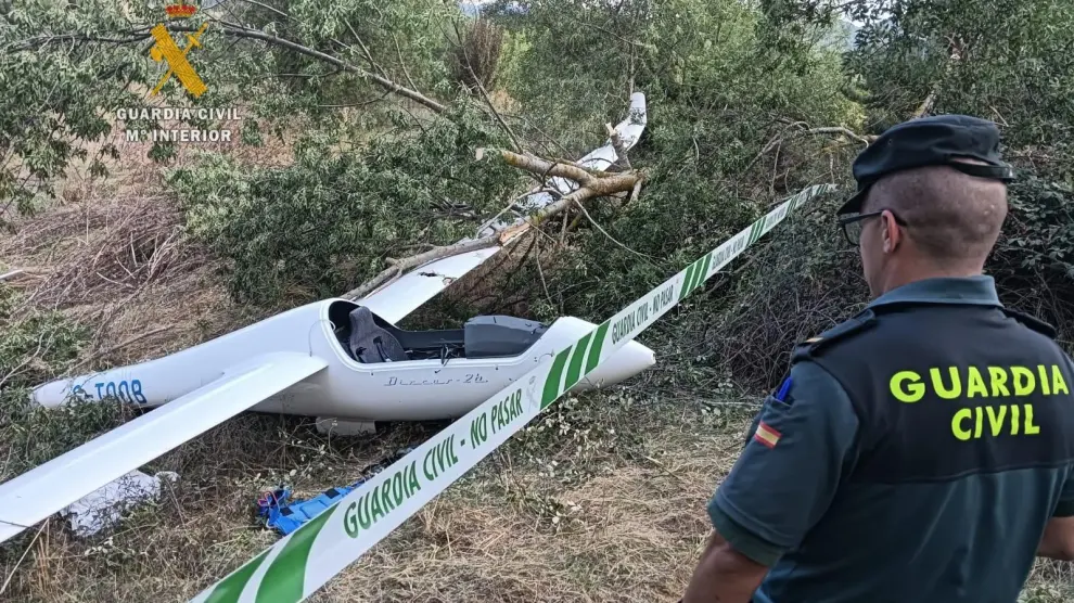 Imagen del planeador accidentado en el aeródromo de Santa Cilia.