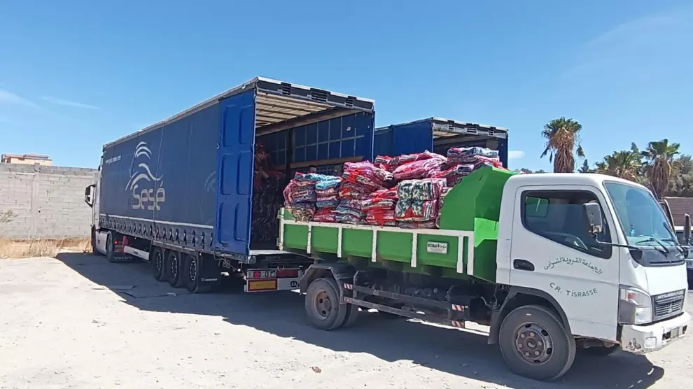 Camiones de Sesé que están apoyando la entrega de ayuda humanitaria a las personas más afectadas por el terremoto en Marruecos.