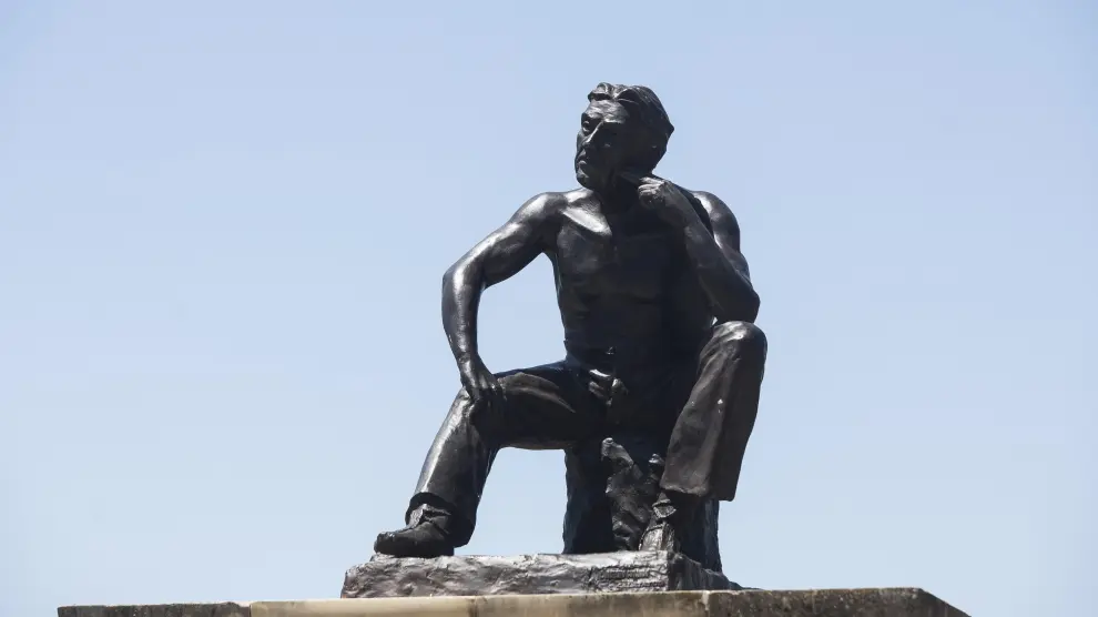 'El pensador', escultura de Luis Moreno Cutando en Fabara.