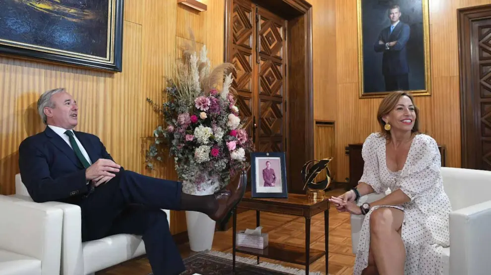 Primera reunión entre Jorge Azcón y Natalia Chueca