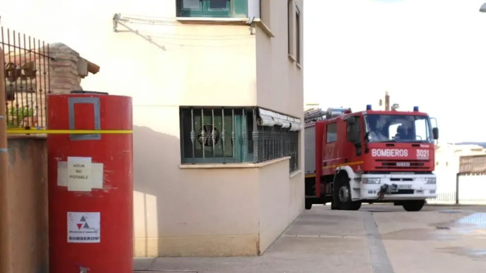 Los bomberos de la DPZ han llevado agua a Tarazona tras la rotura de una tubería.