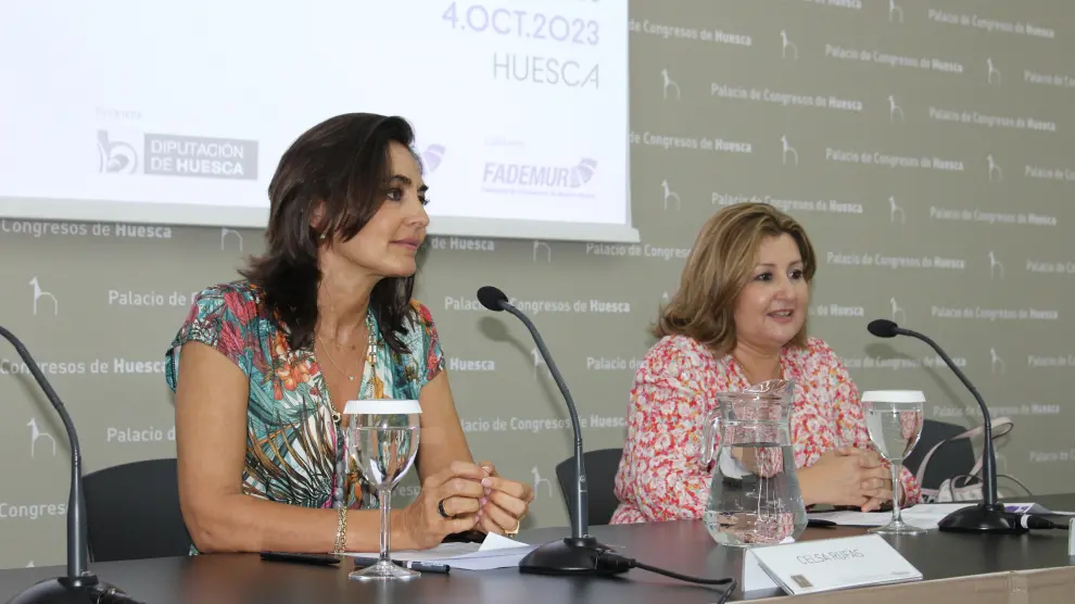 La vicepresidenta segunda de la DPH, Celsa Rufas, y Carolina Llaquet, presidenta de Fademur Aragón, en la presentación del congreso.