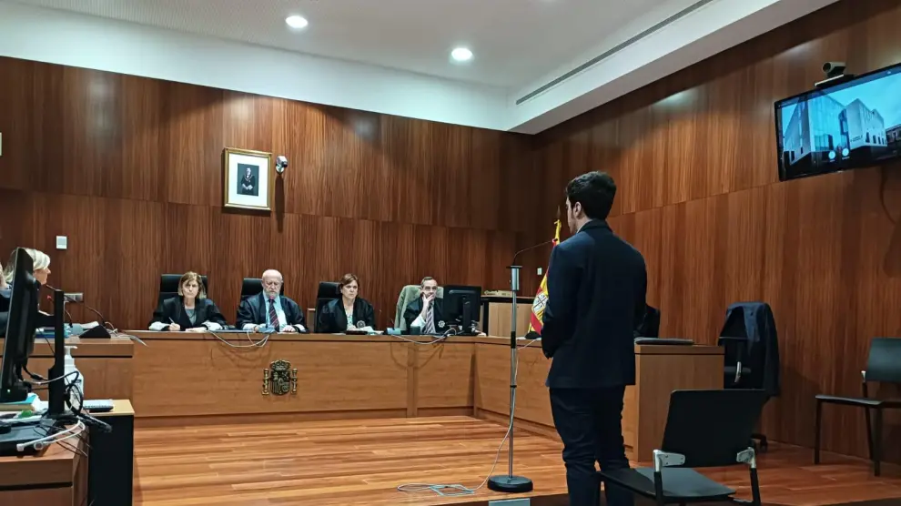 El acusado, Jean Paul Bastiaans, ayer, durante el juicio en la Audiencia Provincial de Zaragoza.