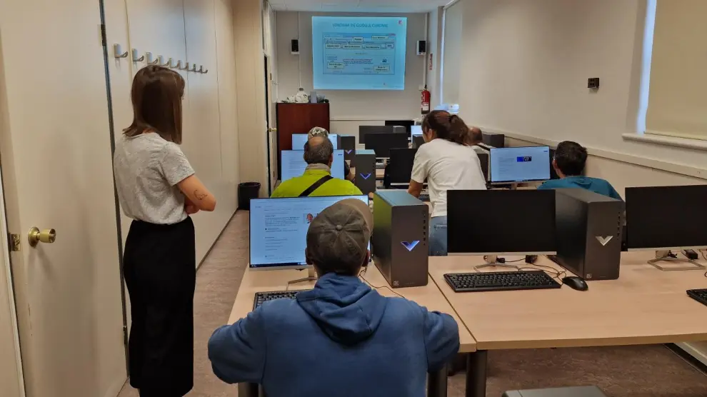 El departamento de Orientación Laboral de Asapme lleva a cabo un curso de Alfabetización Digital Básica.