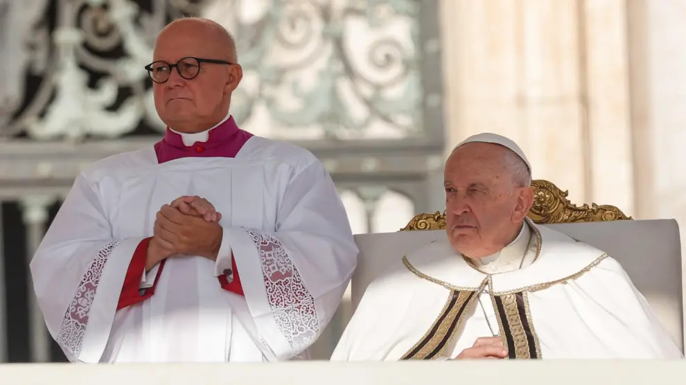 El Papa Francisco dirige este martes la Santa Misa con los nuevos Cardenales y la apertura de la XVI Asamblea General Ordinaria del Sínodo de los Obispos en la Plaza de San Pedro, Ciudad del Vaticano.