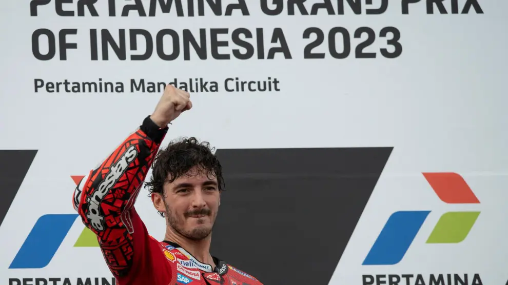Francesco Bagnaia, de Ducati Lenovo, triunfador del Gran Premio de Indonesa de Moto GP en el circuito urbano internacional de Mandalika en Kuta