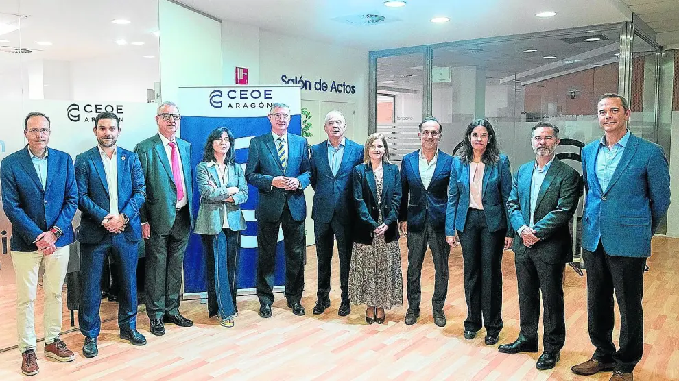 Foto de grupo de todos los participantes en la jornada sobre Economía Circular celebrada este pasado martes en CEOE Aragón.