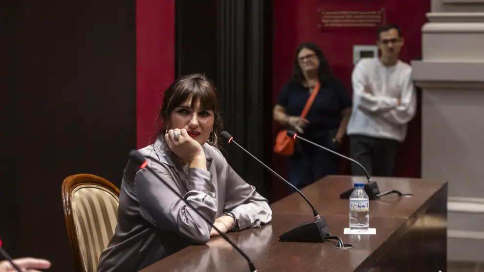 La cantante Rozalén, durante el ciclo 'El tiempo de las mujeres' de la Universidad de Zaragoza.