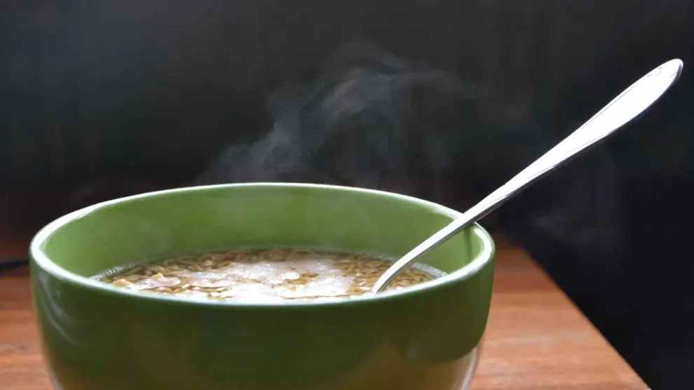 Sopa casera en invierno, uno de los placeres culinarios.