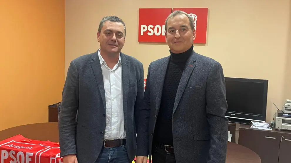 Fernando Sabés, secretario general del PSOE del Alto Aragón, junto a Alfonso Adán.