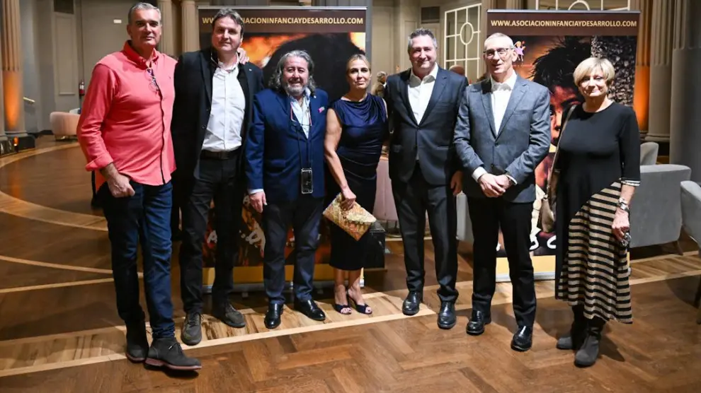Hernández, Fabón, Biel, Elena Aranda, Fraga, Pajares y Titi Cebrián, en el Gran Hotel de Zaragoza