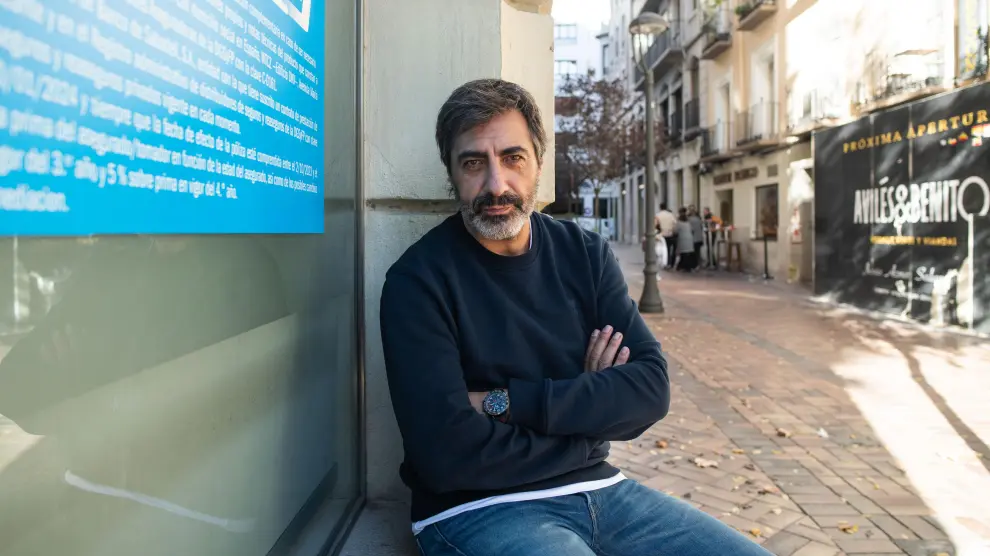 El escritor Juan del Val, este viernes en el centro de Zaragoza.