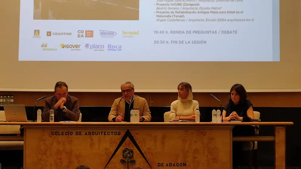 Ponentes de la jornada nacional celebrada en el Colegio de Arquitectos de Aragón.