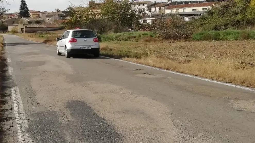 Los usuarios denuncian el mal estado de la carretera que comunica Ayerbe, Ardisa y Biscarrués..