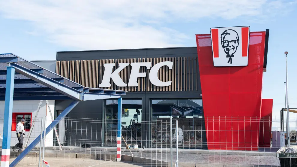 Apertura de un nuevo KFC en el polígono Plaza en Zaragoza.