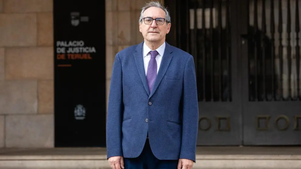 Jesús Gargallo, ante el Palacio de Justicia de Teruel