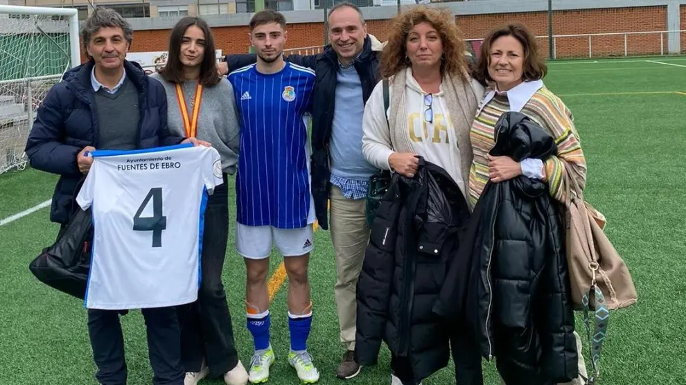 La familia de Luismi viajó este fin de semana a Vigo para asistir a la Copa de Regiones de la UEFA.