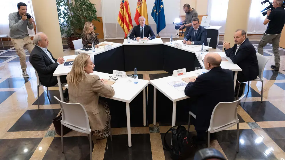 Firma del nuevo acuerdo por el diálogo social entre los agentes sociales y el Gobierno de Aragón el pasado 23 de octubre en el edificio Pignatelli.